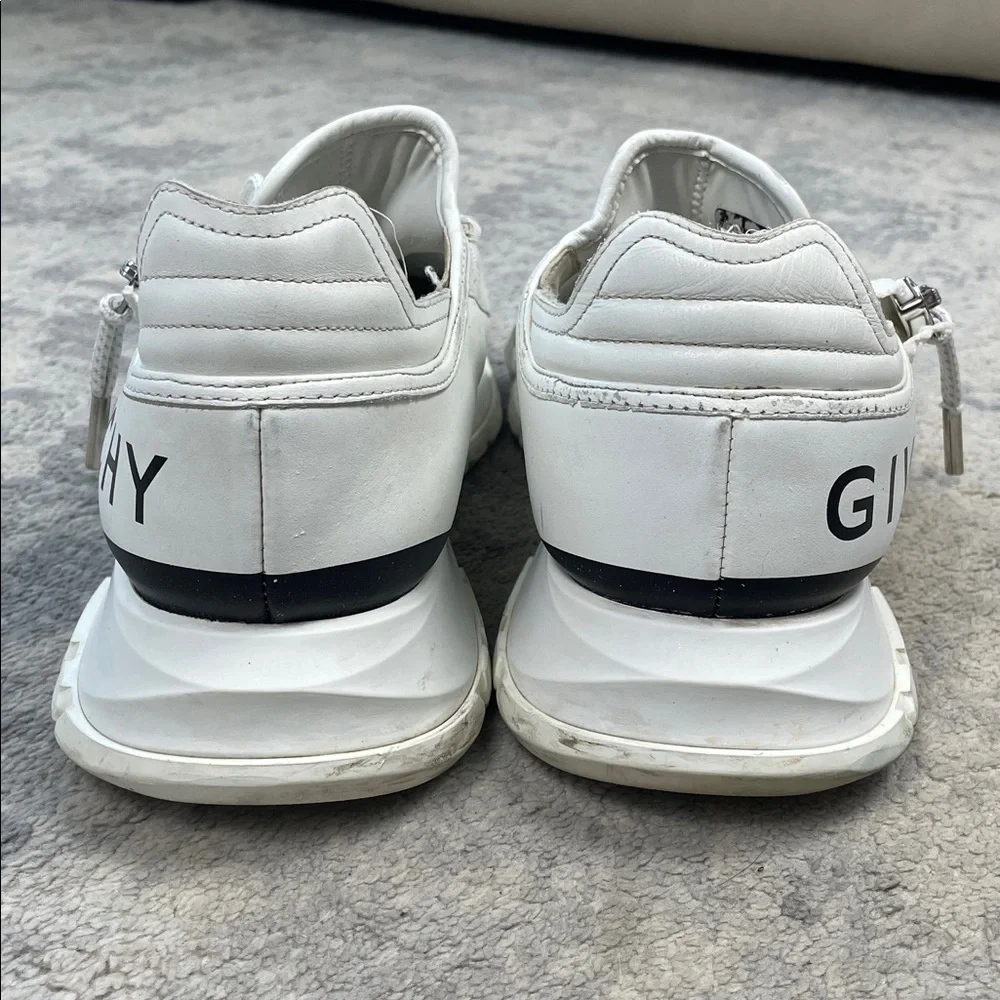 Givenchy Spectre Runner Sneakers In Leather With Zip White Sz 41
